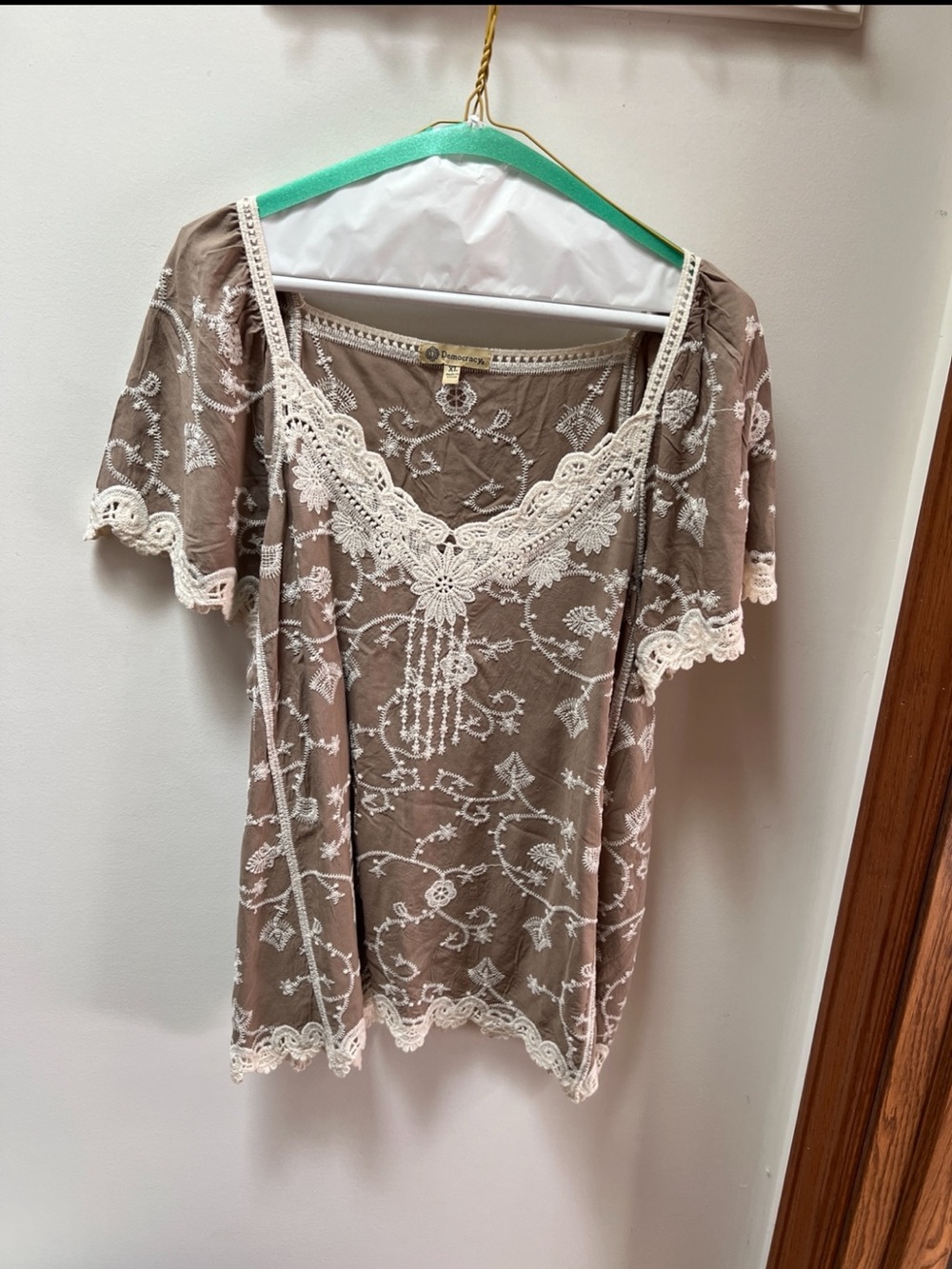 Democracy Taupe Ivory Embroidered Boho Lace Top Size XL
